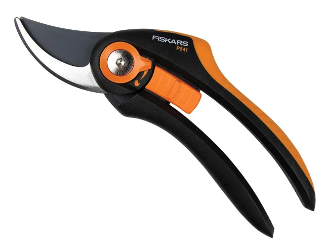 FISKARS PLUS SMARTFIT BYPASS PRUNER P541