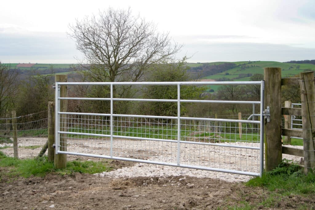IAE HALF MESH GATE RIGHT HAND SPRING BOLT